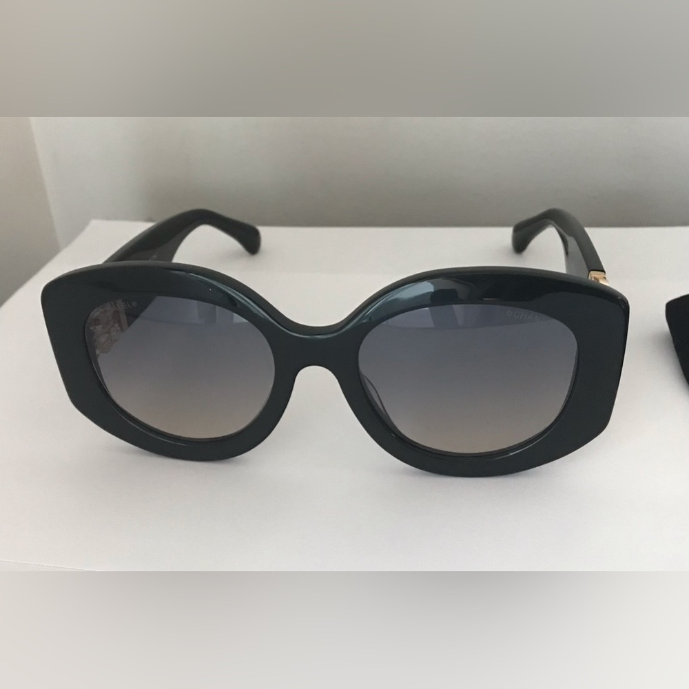 Chanel Oversized Black Sunglasses with Rotating Glass Pearls Accents - Picture 11 of 11